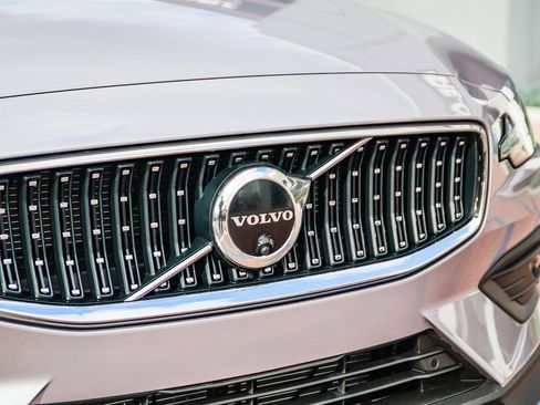 Certified 2026 Volvo V60 B5 Cross Country Plus w/ Climate Package image 12