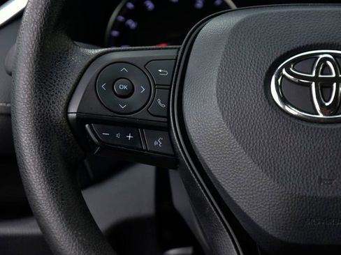 Used 2022 Toyota RAV4 LE image 19