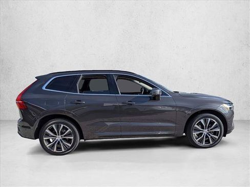 Used 2022 Volvo XC60 B5 Momentum w/ Advanced Package FWD image 4
