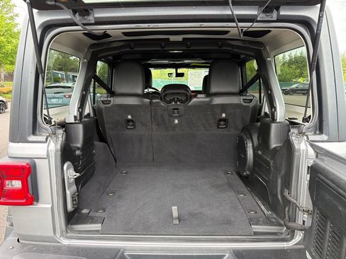 Used 2018 Jeep Wrangler Unlimited Rubicon AWD/4WD image 11