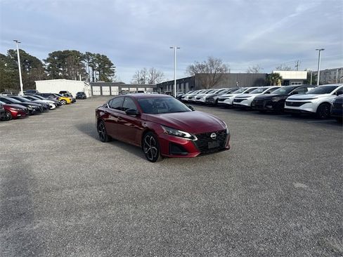 Used 2024 Nissan Altima 2.5 SR w/ SR Premium Package image 3