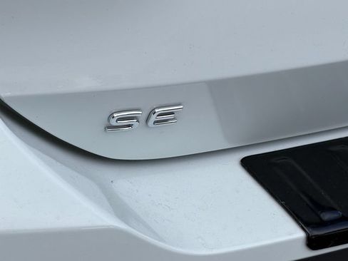 Certified 2025 Volkswagen Tiguan SE AWD/4WD image 10