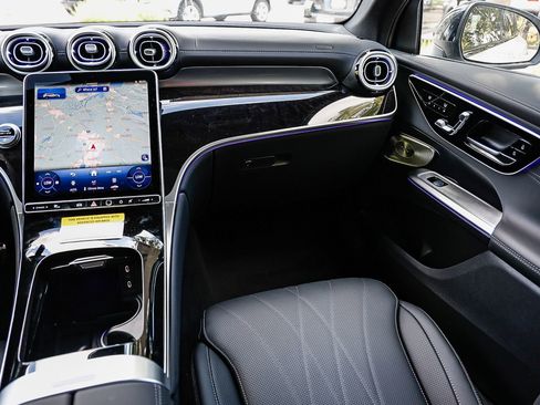 New 2025 Mercedes-Benz GLC 300 image 15
