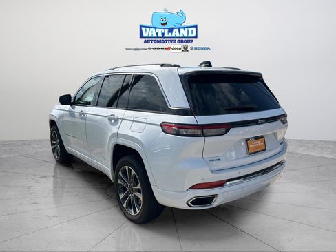 Certified 2022 Jeep Grand Cherokee Overland AWD/4WD image 3