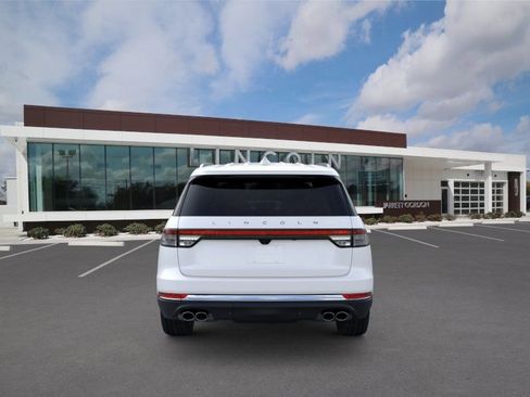 New 2026 Lincoln Aviator 2WD image 5