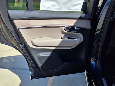New 2026 Volvo XC90 T8 Plus w/ Protection Package Premier AWD/4WD image 14