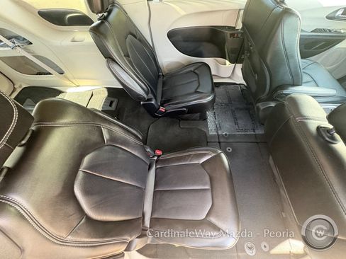 Used 2024 Chrysler Pacifica Touring-L FWD image 15