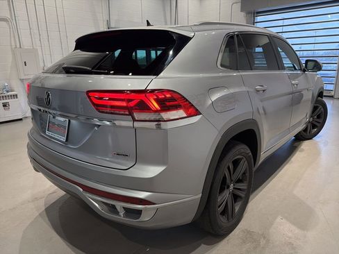 Used 2022 Volkswagen Atlas Cross Sport SEL R-Line AWD/4WD image 4