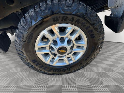 Used 2024 Chevrolet Silverado 2500 LT w/ Convenience Package image 34