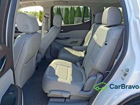 Certified 2023 GMC Acadia SLT w/ Technology Package FWD image 10