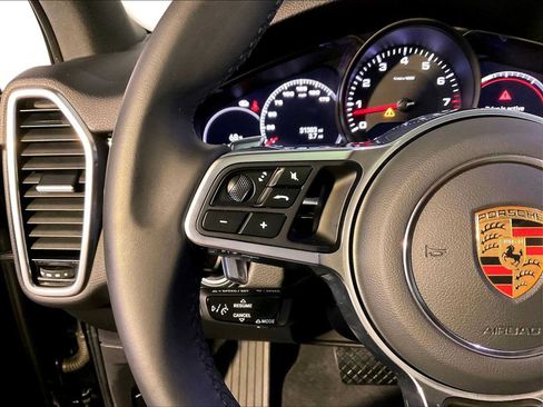 Certified 2023 Porsche Cayenne Platinum Edition AWD/4WD image 27