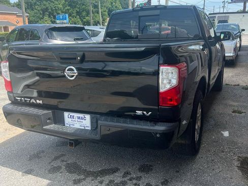 Used 2018 Nissan Titan SV w/ SV Convenience Package RWD image 4