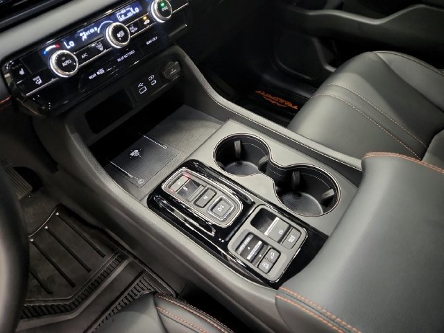 Used 2025 Honda Pilot TrailSport image 29