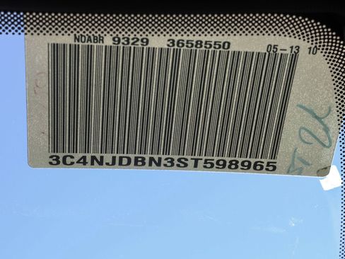 New 2025 Jeep Compass Latitude w/ Sun & Sound Group image 31