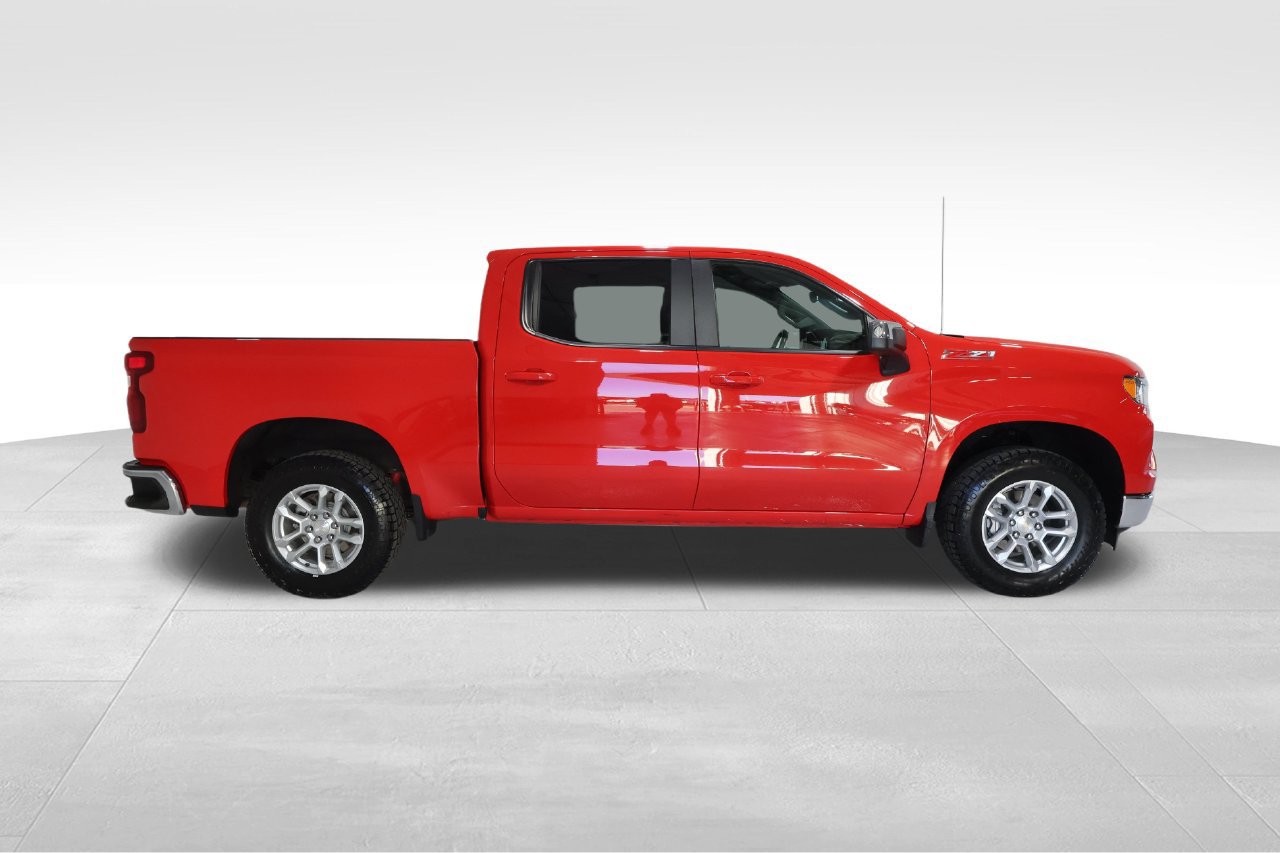 Used 2022 Chevrolet Silverado 1500 LT AWD/4WD image 5
