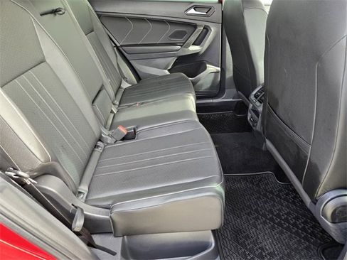 Used 2022 Volkswagen Tiguan SE image 19