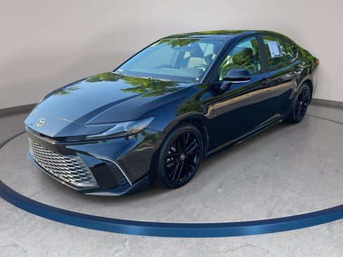 Used 2025 Toyota Camry SE w/ Multimedia Upgrade Package FWD image 1