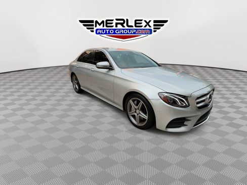 Used 2017 Mercedes-Benz E 300 4MATIC image 2