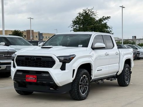 Used 2025 Toyota Tacoma TRD Sport AWD/4WD image 7