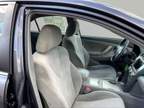 Used 2010 Toyota Camry LE FWD image 27