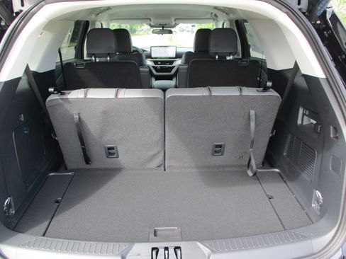 New 2025 Ford Explorer Active w/ Active Comfort Package image 24