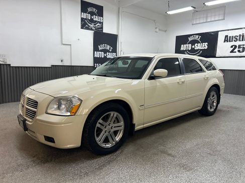 Used 2005 Dodge Magnum R/T w/ Convenience Group II RWD image 3