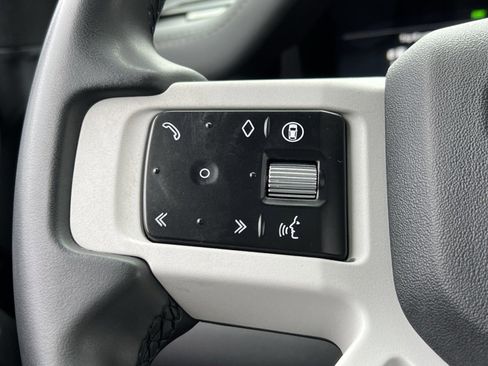 Used 2025 Land Rover Defender 110 S image 28