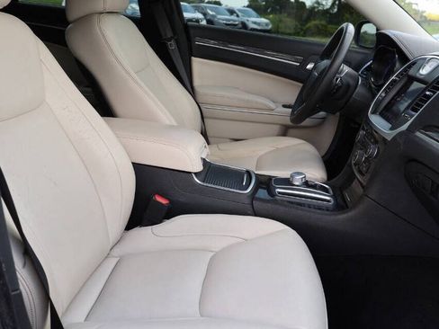 Used 2022 Chrysler 300 Touring L AWD/4WD image 15