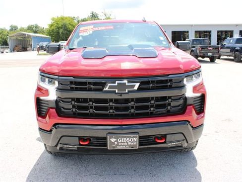 Used 2024 Chevrolet Silverado 1500 LT Trail Boss w/ Convenience Package II AWD/4WD image 2