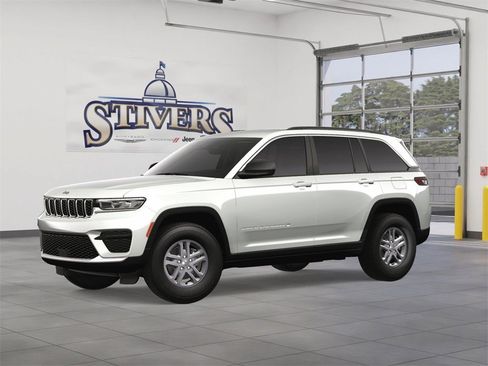 New 2025 Jeep Grand Cherokee Laredo image 2