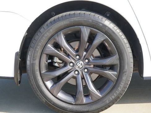 Used 2023 Toyota Sienna XSE FWD image 9