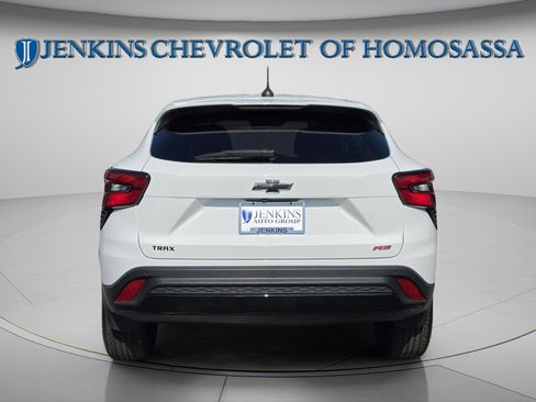 Used 2024 Chevrolet Trax RS w/ Driver Confidence Package FWD image 5