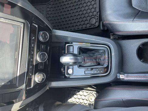 Used 2017 Volkswagen Jetta GLI FWD image 21