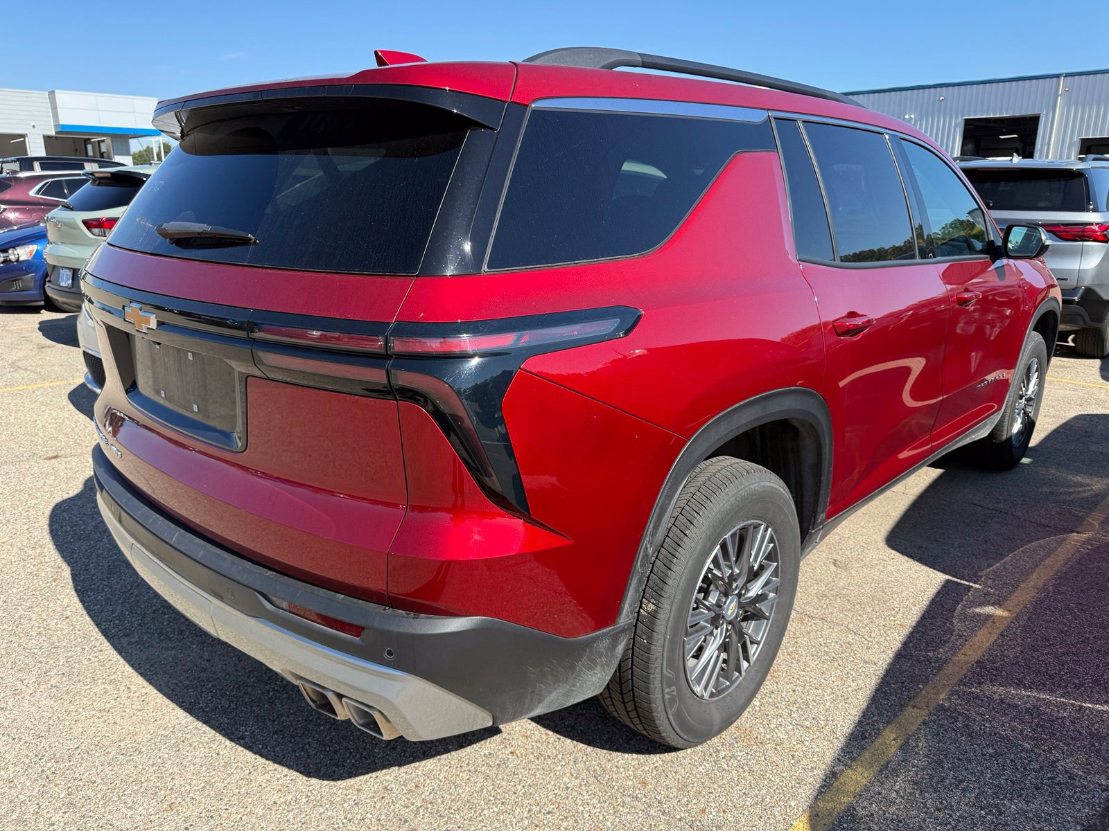 Used 2026 Chevrolet Traverse LT AWD/4WD image 2
