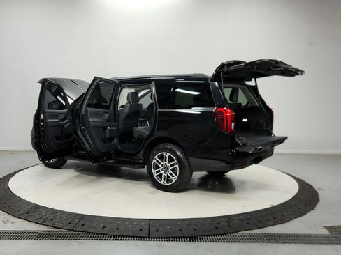 Used 2025 Ford Expedition Active AWD/4WD image 14