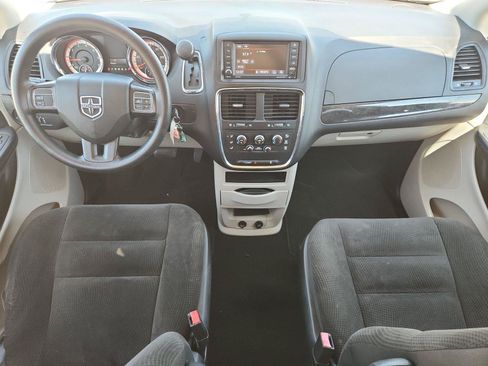 Used 2018 Dodge Grand Caravan SE FWD image 18