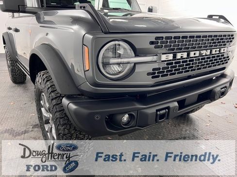 New 2025 Ford Bronco Badlands image 8