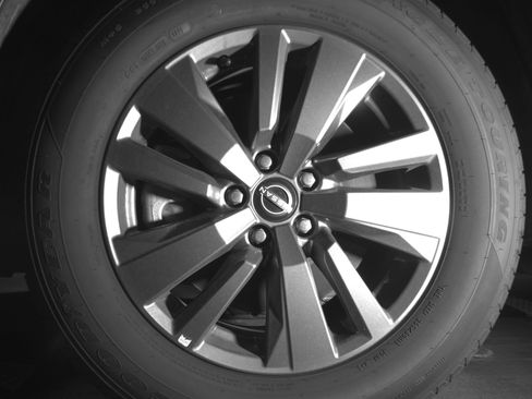 Used 2025 Nissan Pathfinder SV image 12