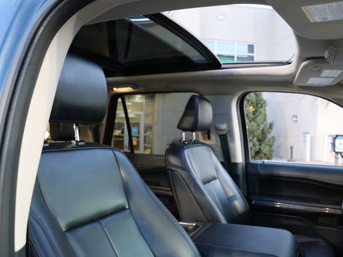 Used 2023 Ford Expedition Max XLT image 9