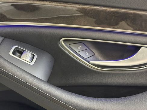 Used 2017 Mercedes-Benz S 550 4MATIC Sedan image 36