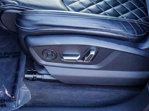 Used 2023 Audi SQ7 Prestige w/ Prestige Package image 23