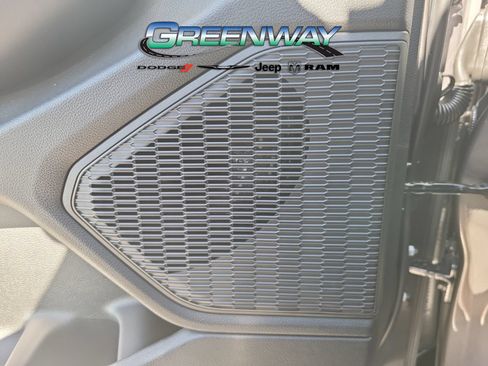Used 2025 Jeep Grand Cherokee Limited RWD image 18