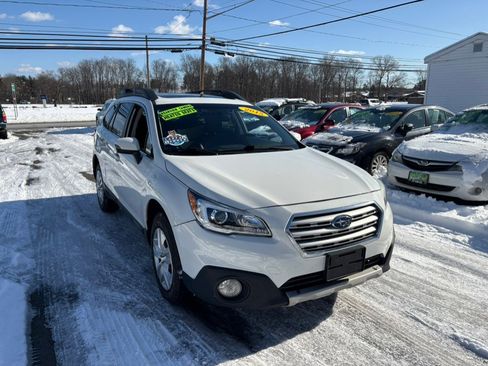 Used 2015 Subaru Outback 2.5i Limited image 1