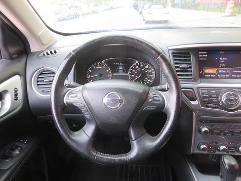 Used 2018 Nissan Pathfinder SL w/ SL Premium Package AWD/4WD image 14