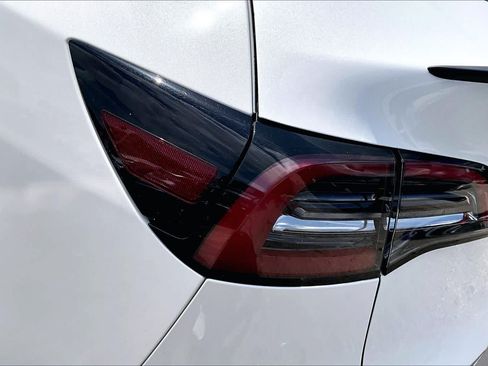 Used 2021 Tesla Model Y Long Range AWD/4WD image 26