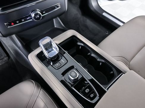 Certified 2025 Volvo XC90 B6 Plus image 19