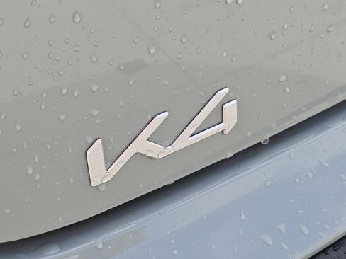 New 2026 Kia K4 LXS image 8