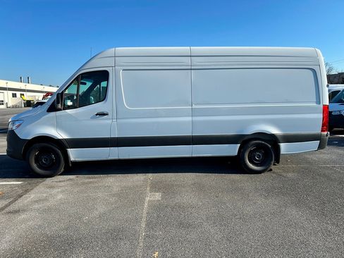 Used 2025 Mercedes-Benz Sprinter 2500 image 7