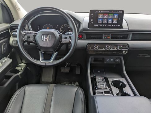 Used 2025 Honda Pilot Touring image 14