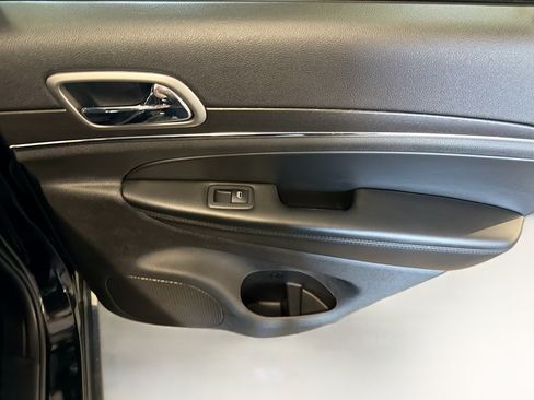Used 2018 Jeep Grand Cherokee Limited AWD/4WD image 33